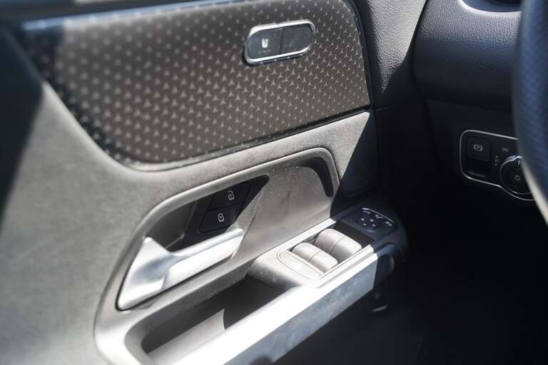 Mercedes EQB300