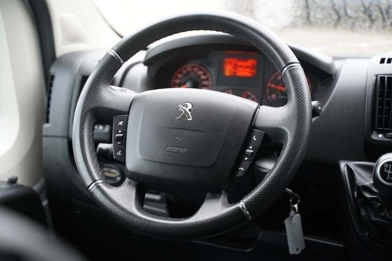 Peugeot Boxer 335