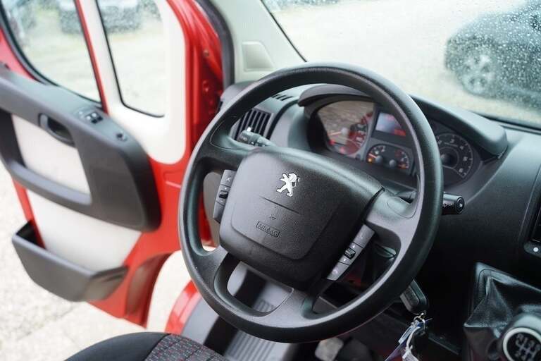 Peugeot Boxer 330
