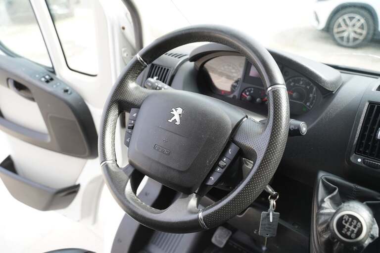 Peugeot Boxer 335