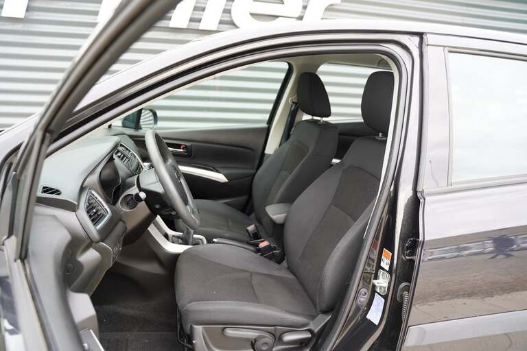 Suzuki S-Cross