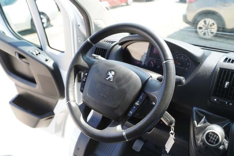 Peugeot Boxer 335