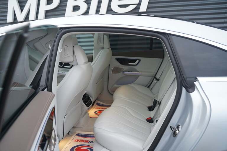 Mercedes EQE500