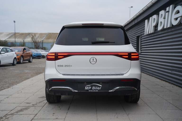 Mercedes EQB250+