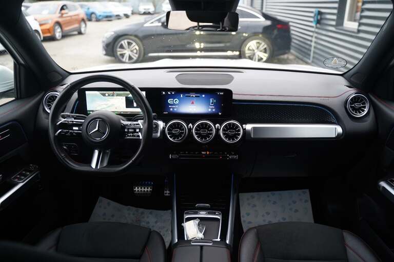 Mercedes EQB250+