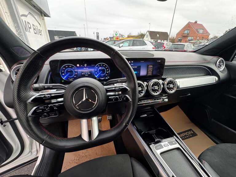 Mercedes EQB250+