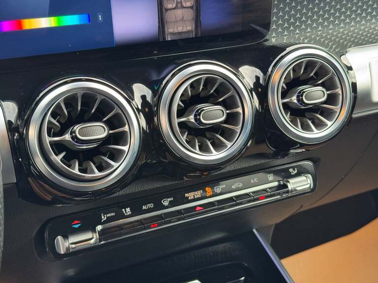 Mercedes EQB250+