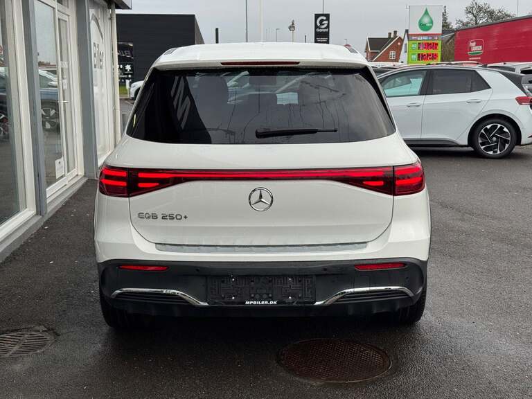 Mercedes EQB250+