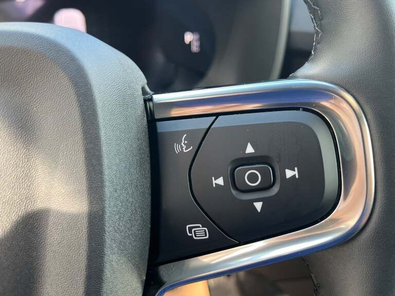 Volvo EX40