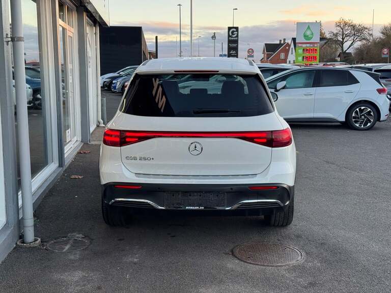 Mercedes EQB250+