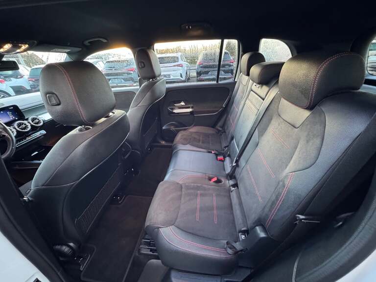 Mercedes EQB250+