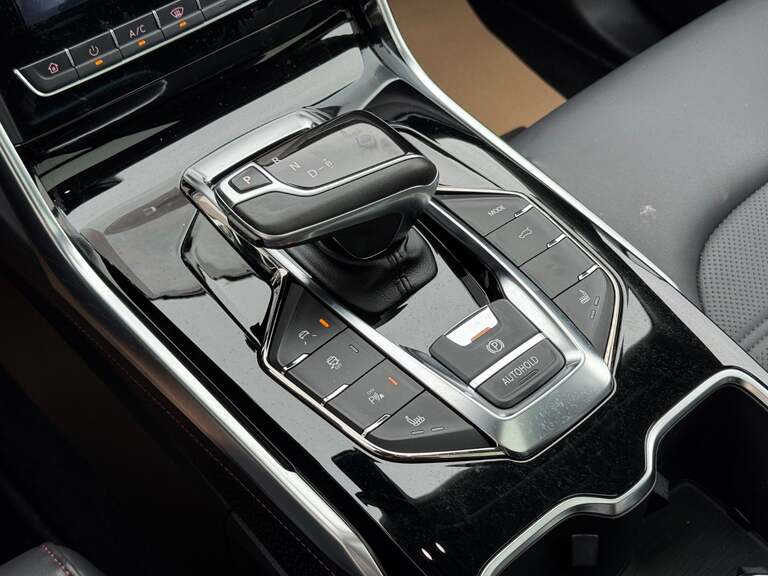 Maxus Euniq6