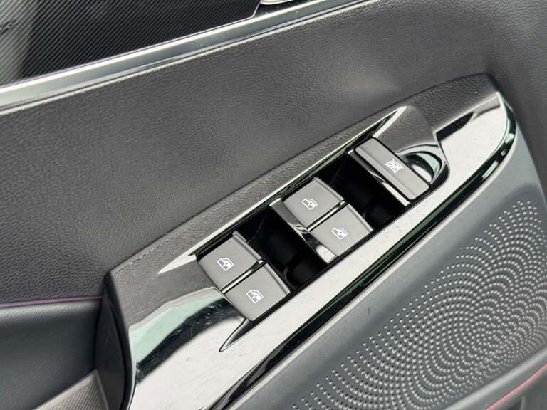 Maxus Euniq6