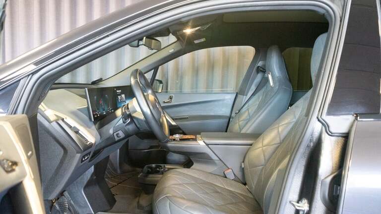 BMW iX