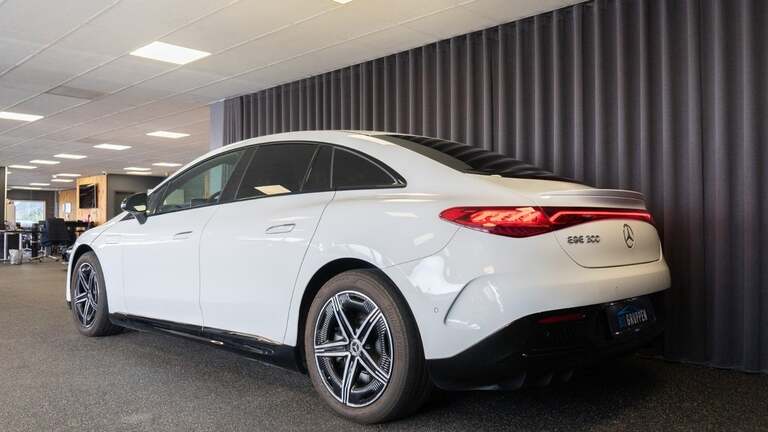 Mercedes EQE300