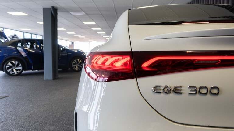 Mercedes EQE300