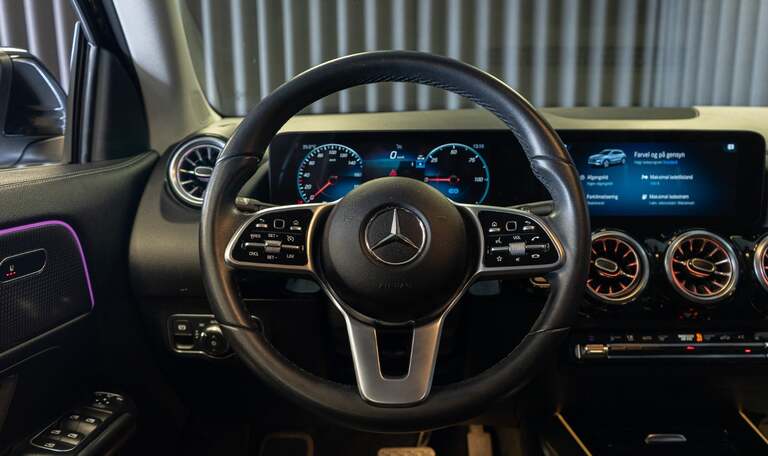 Mercedes EQA250