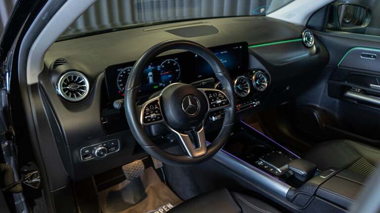 Mercedes EQA250