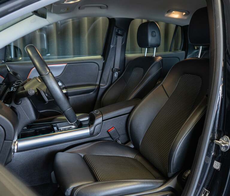 Mercedes EQA250