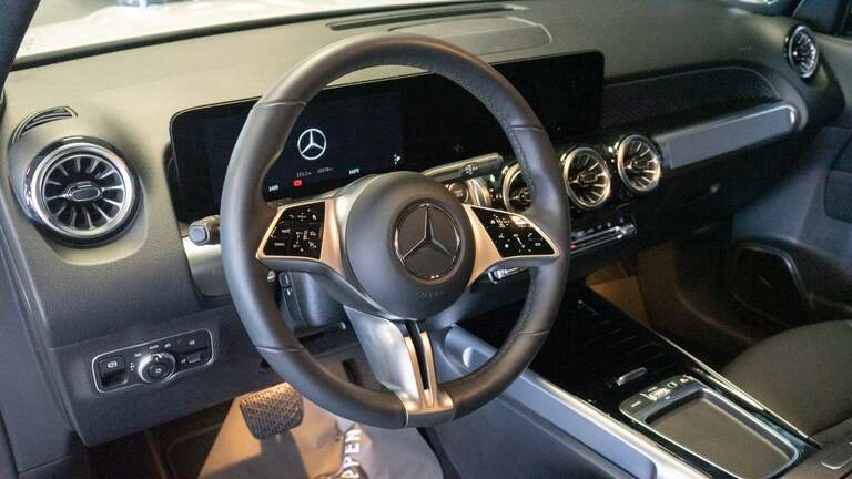 Mercedes EQB250+