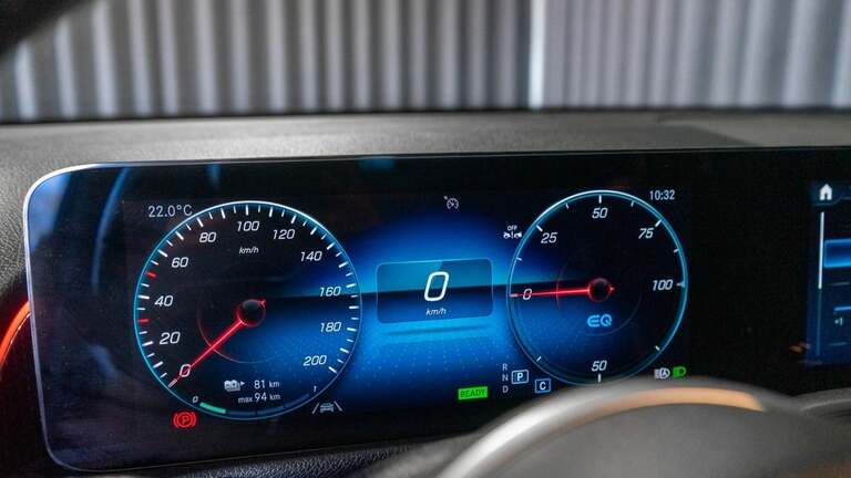 Mercedes EQB300