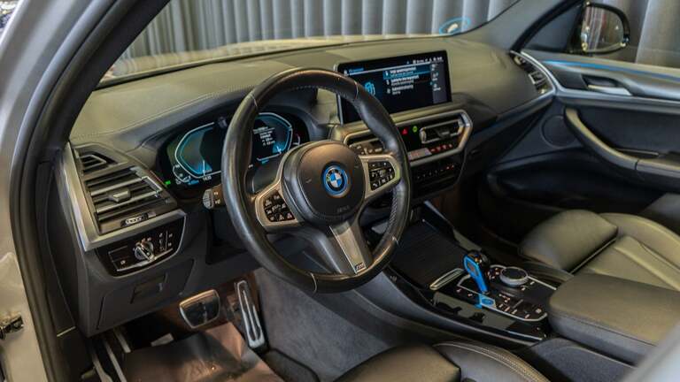 BMW iX3